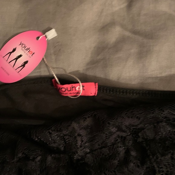 Halter teddie w/ garter - Picture 2 of 3